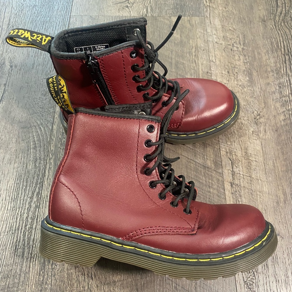 DR MARTENS Delaney Leather Girls Boots - Picture 2 of 7
